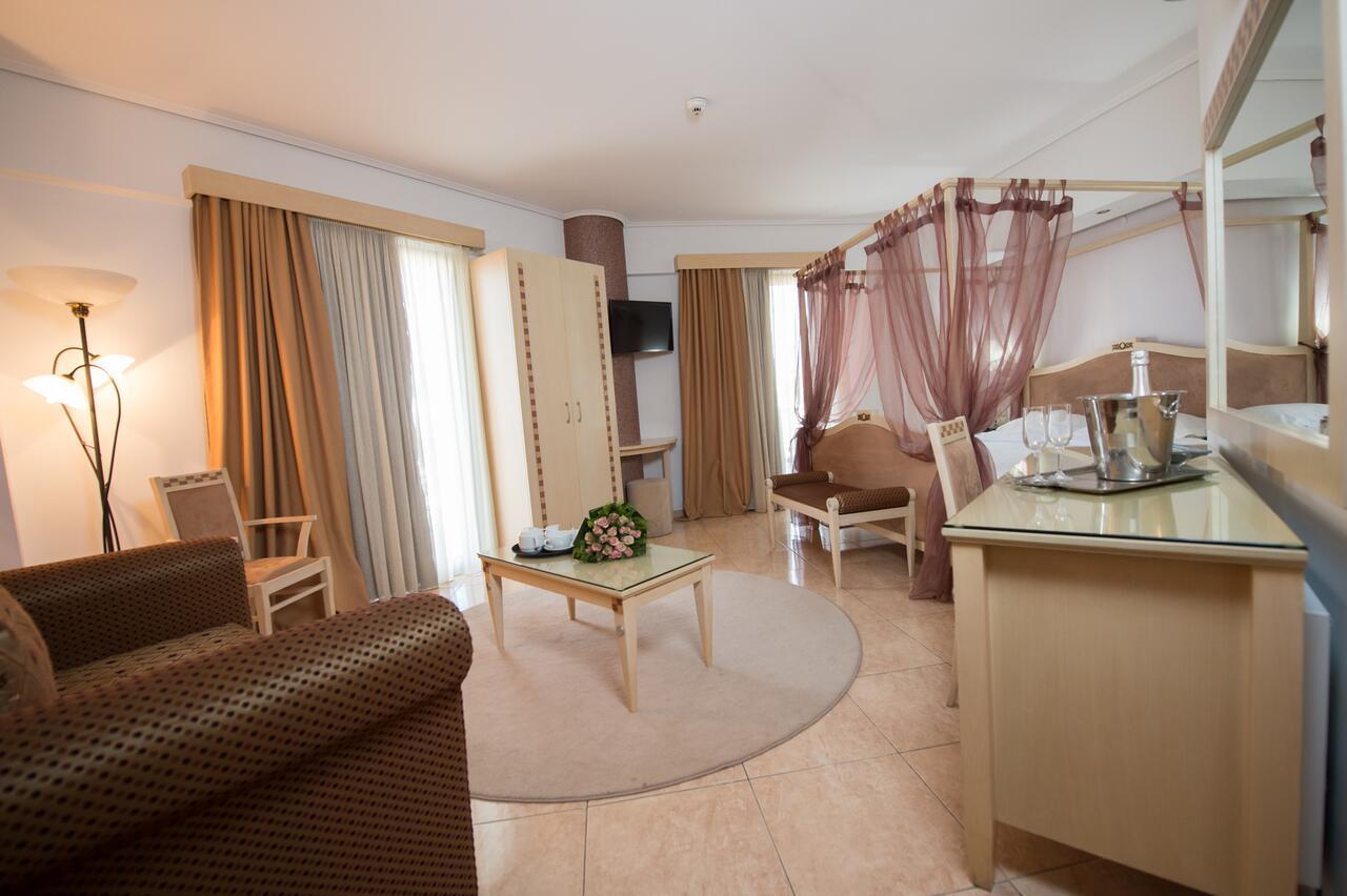 Premier Agrinio Heart Hotel Exterior foto